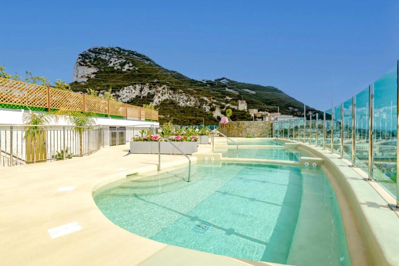 Seaside Serenity Oasis - High Floor - Stunning Views ジブラルタル エクステリア 写真